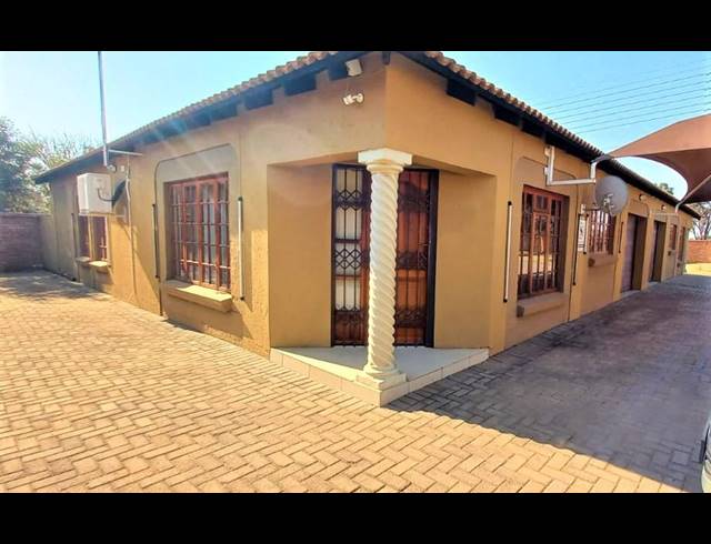2 BEDROOM TOWNHOUSE FOR SALE IN BENDOR